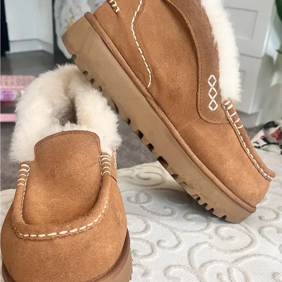 UGG Brown Suede Loafers with Plush Lining UGG Beige Suede Fur-Lined Elise Loafers | Harrods VN main image 3